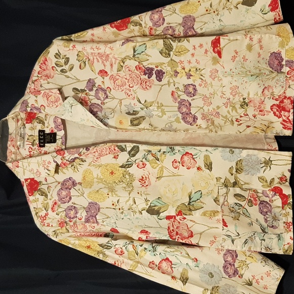 ELCC Jackets & Blazers - Floral Print Jacket